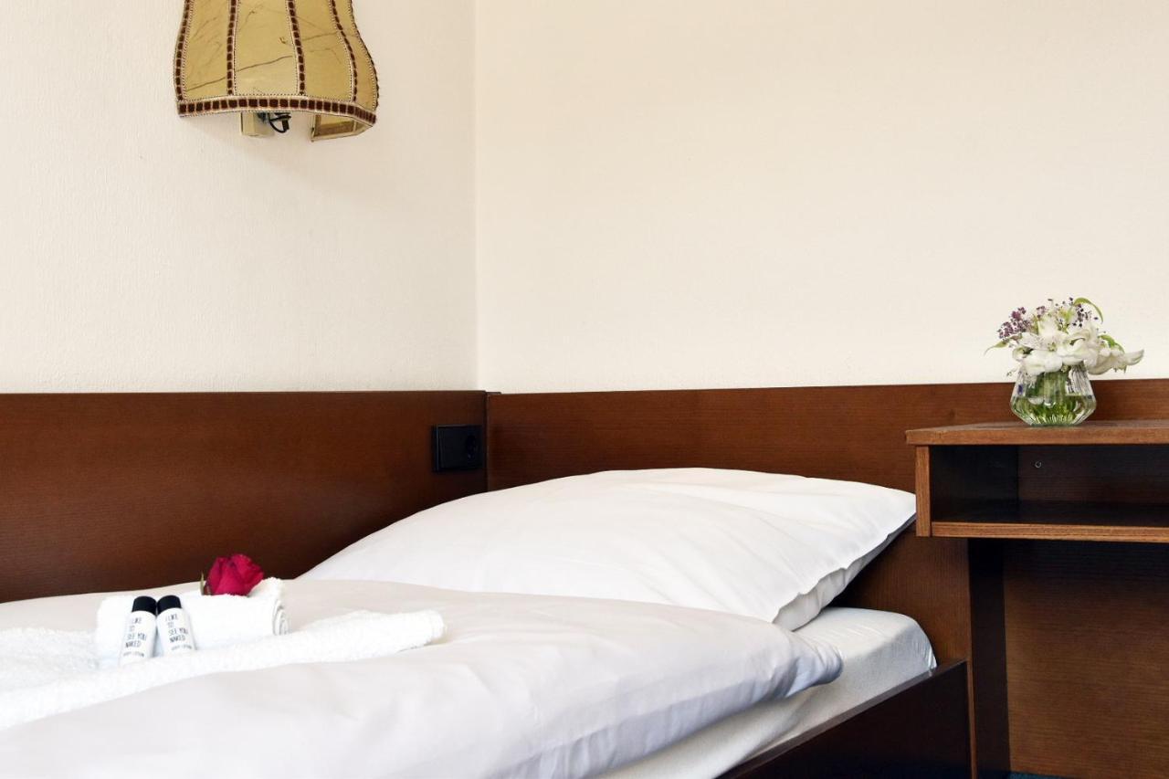 Hotel Goldene Rose Ebersbach an der Fils Exteriör bild