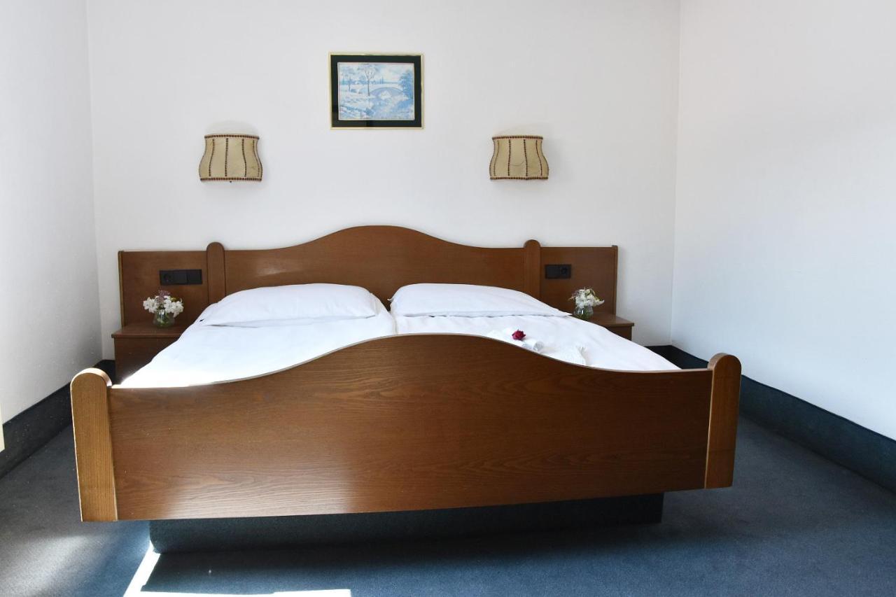 Hotel Goldene Rose Ebersbach an der Fils Exteriör bild