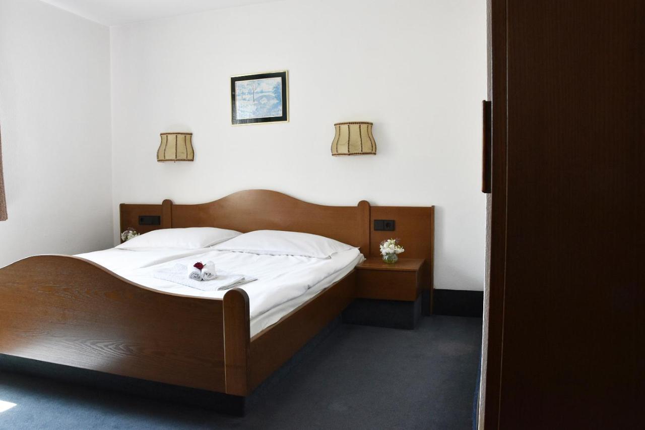 Hotel Goldene Rose Ebersbach an der Fils Exteriör bild