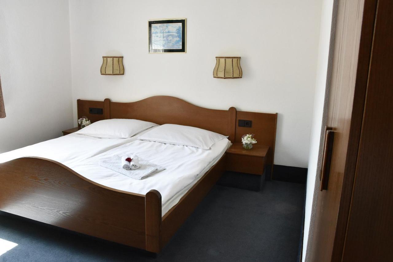 Hotel Goldene Rose Ebersbach an der Fils Exteriör bild