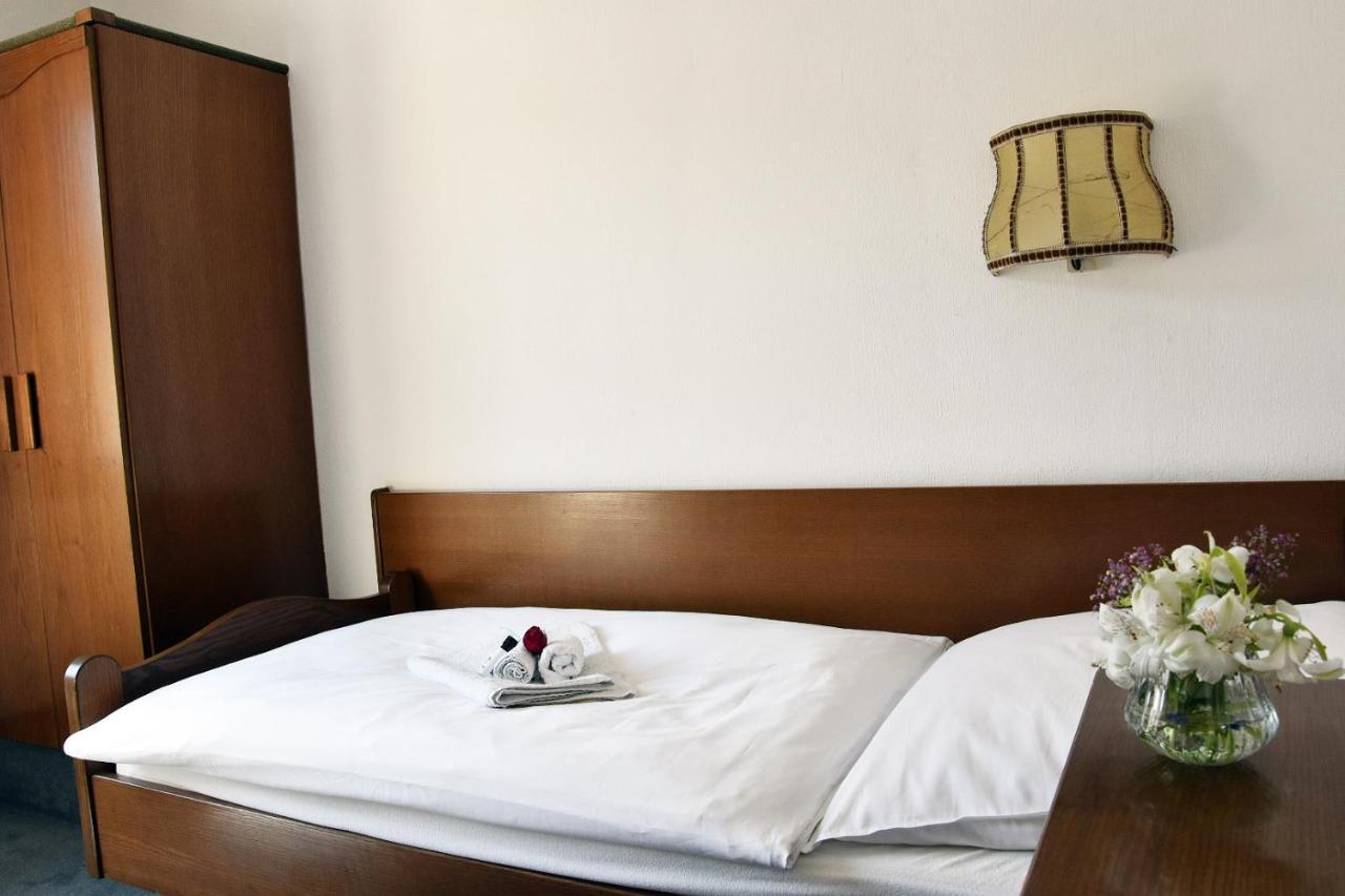Hotel Goldene Rose Ebersbach an der Fils Exteriör bild