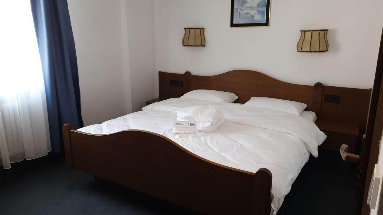 Hotel Goldene Rose Ebersbach an der Fils Exteriör bild